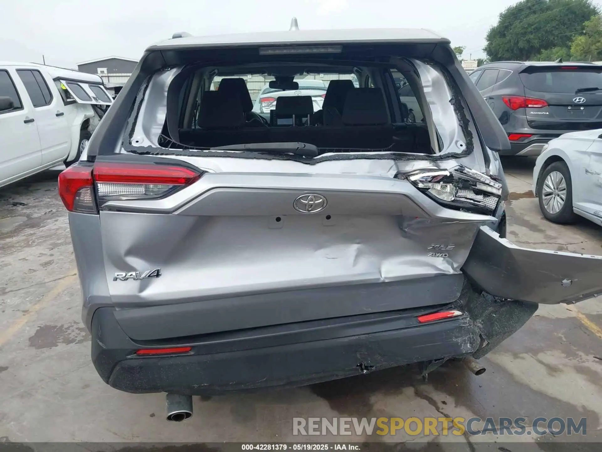17 Photograph of a damaged car JTMP1RFV9KD506103 TOYOTA RAV4 2019