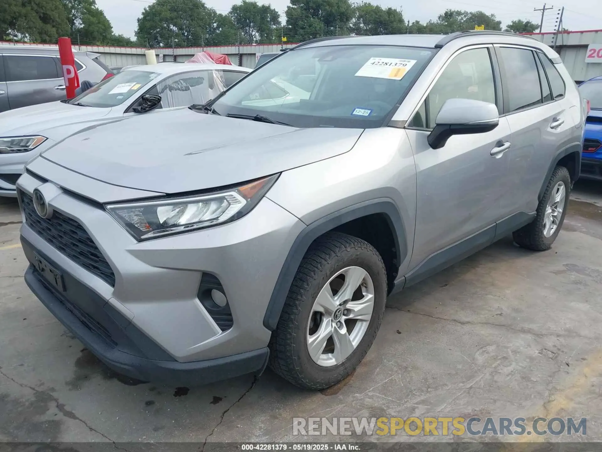 2 Photograph of a damaged car JTMP1RFV9KD506103 TOYOTA RAV4 2019