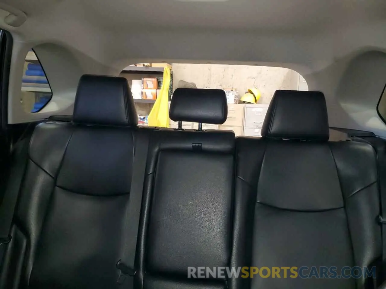10 Photograph of a damaged car JTMP1RFV9KD507333 TOYOTA RAV4 2019