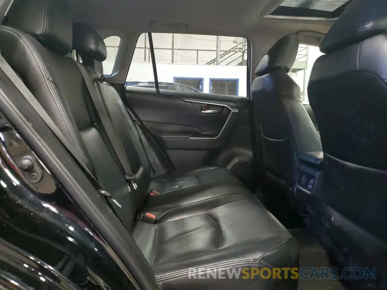 12 Photograph of a damaged car JTMP1RFV9KD507333 TOYOTA RAV4 2019