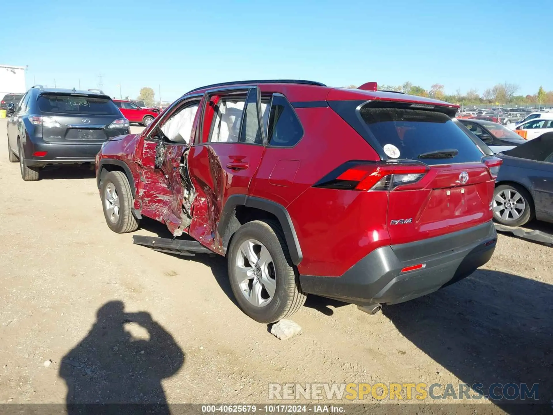 3 Photograph of a damaged car JTMP1RFV9KD516016 TOYOTA RAV4 2019