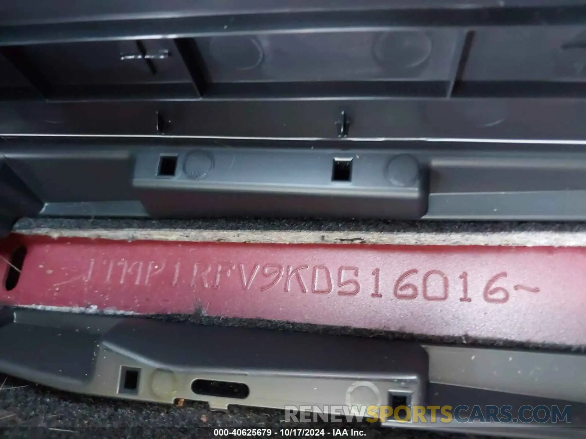 9 Photograph of a damaged car JTMP1RFV9KD516016 TOYOTA RAV4 2019