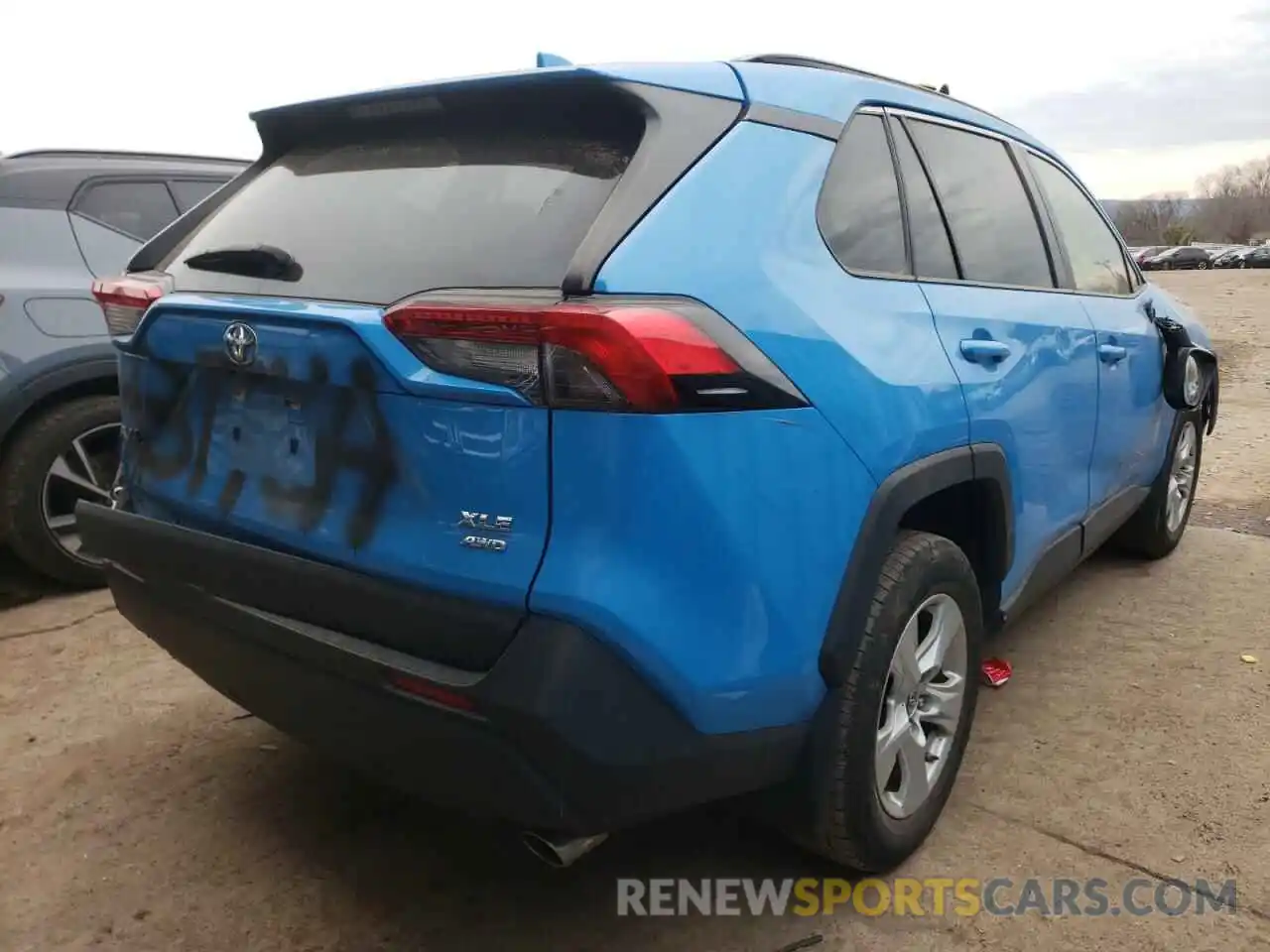 4 Photograph of a damaged car JTMP1RFV9KD517313 TOYOTA RAV4 2019