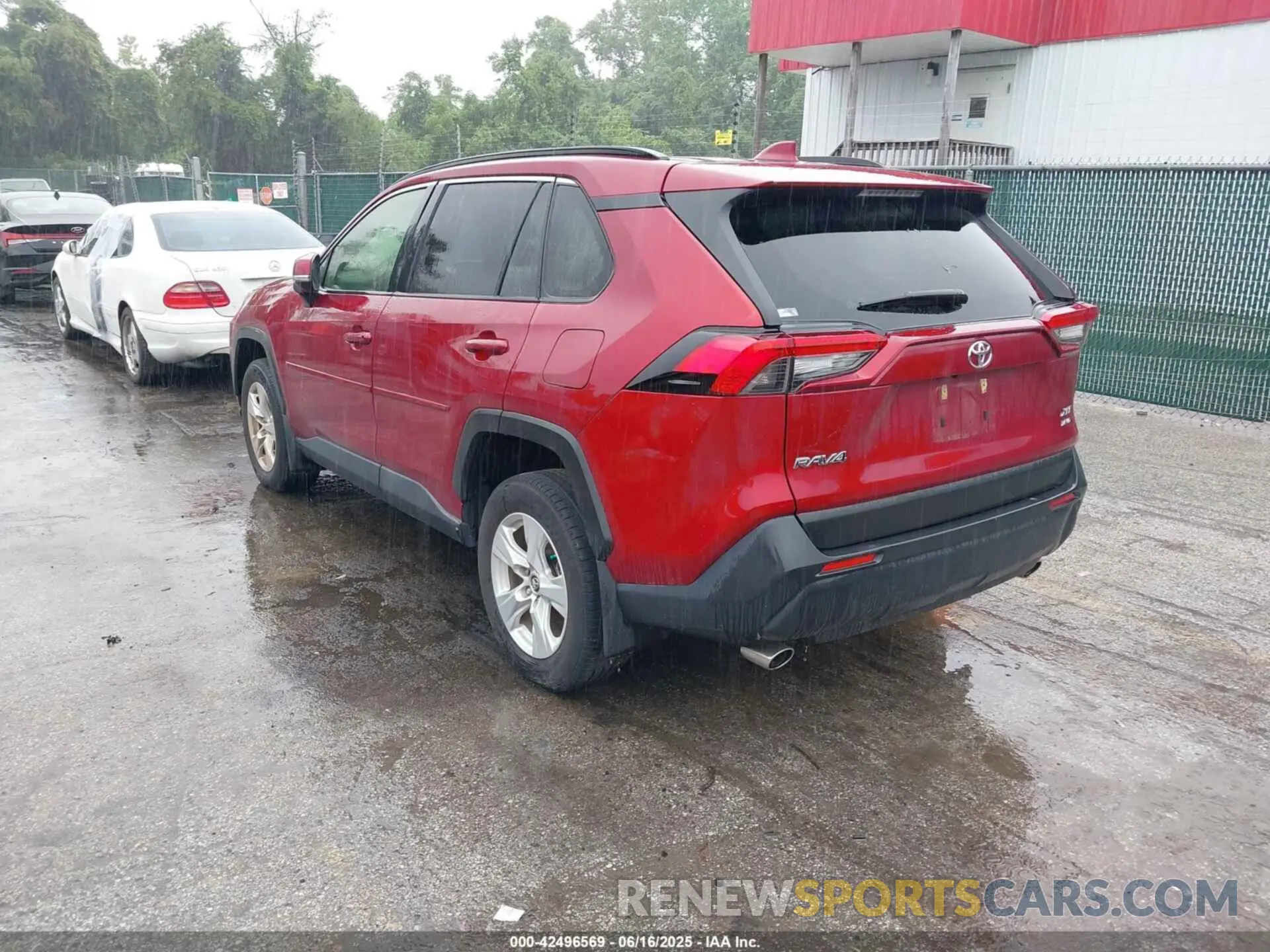 3 Photograph of a damaged car JTMP1RFV9KJ008226 TOYOTA RAV4 2019