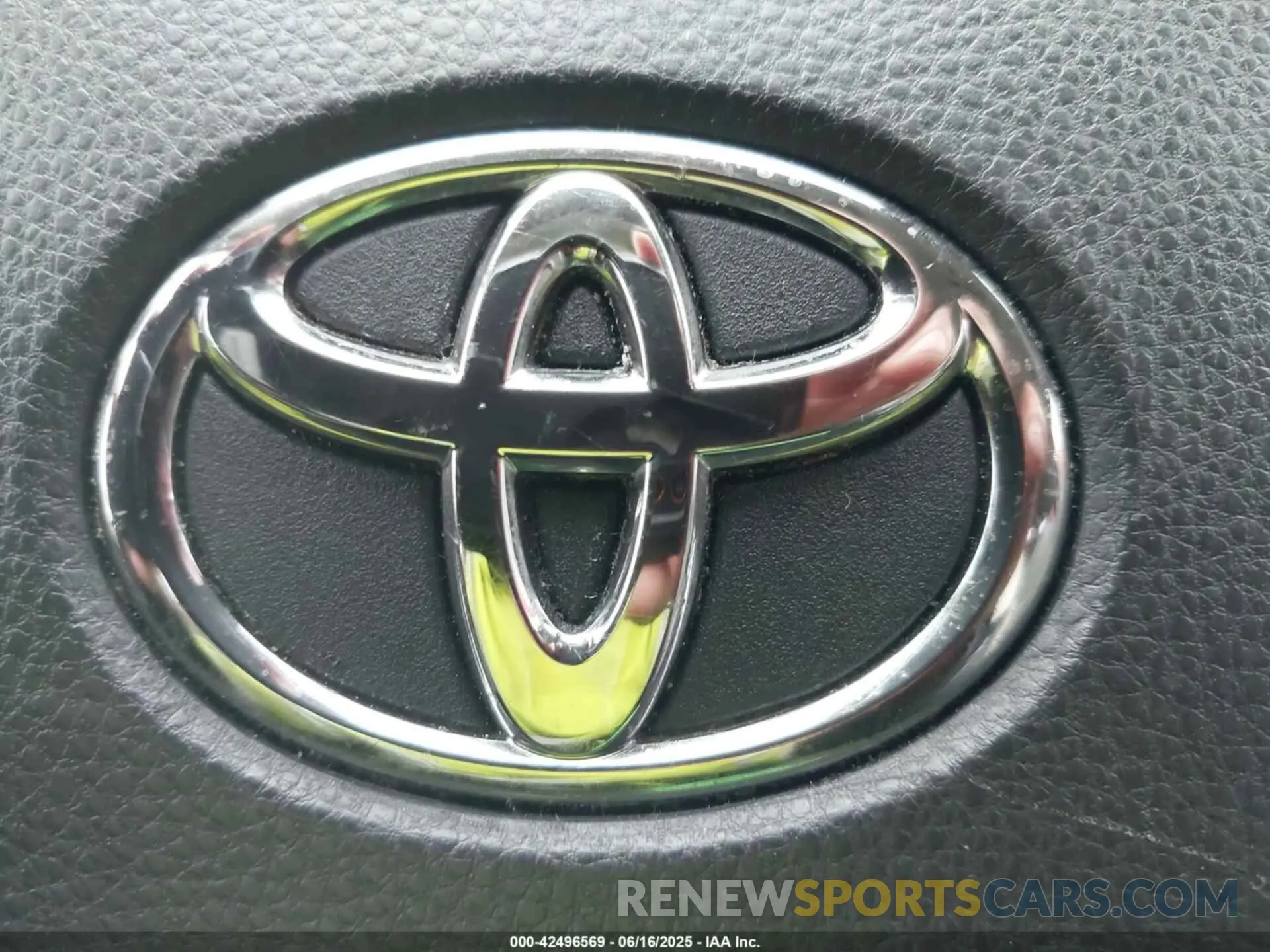 6 Photograph of a damaged car JTMP1RFV9KJ008226 TOYOTA RAV4 2019
