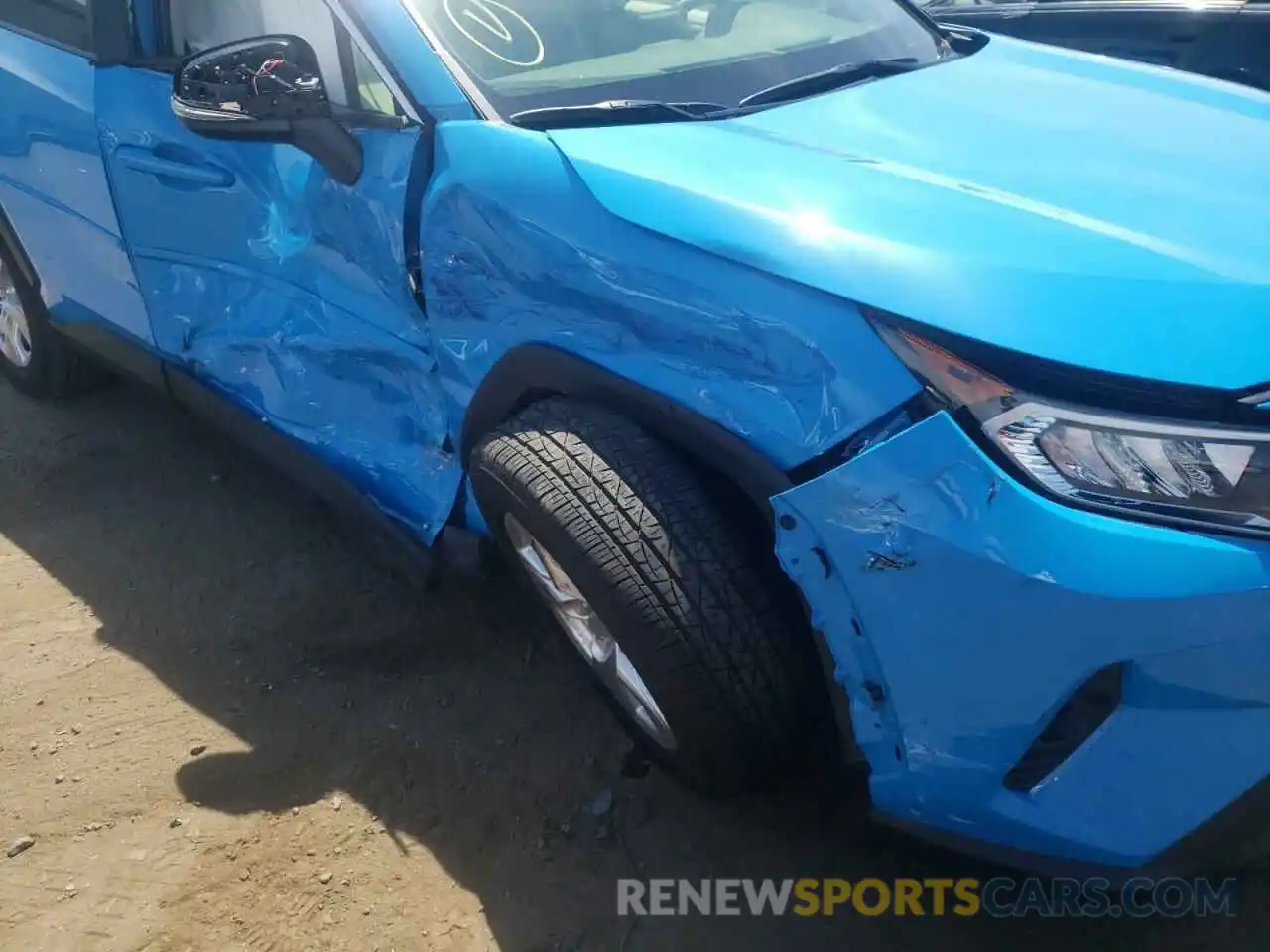 9 Photograph of a damaged car JTMP1RFV9KJ014351 TOYOTA RAV4 2019