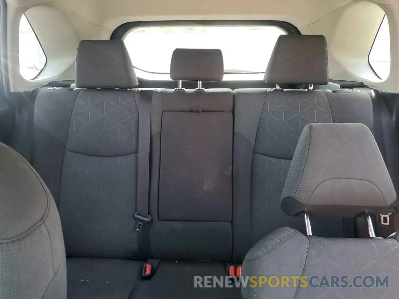 10 Photograph of a damaged car JTMP1RFVXKD005687 TOYOTA RAV4 2019