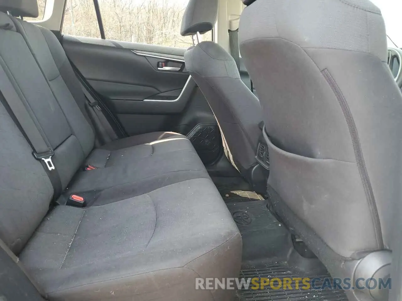 11 Photograph of a damaged car JTMP1RFVXKD005687 TOYOTA RAV4 2019