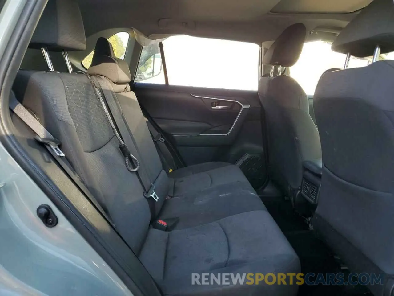 10 Photograph of a damaged car JTMP1RFVXKD016964 TOYOTA RAV4 2019