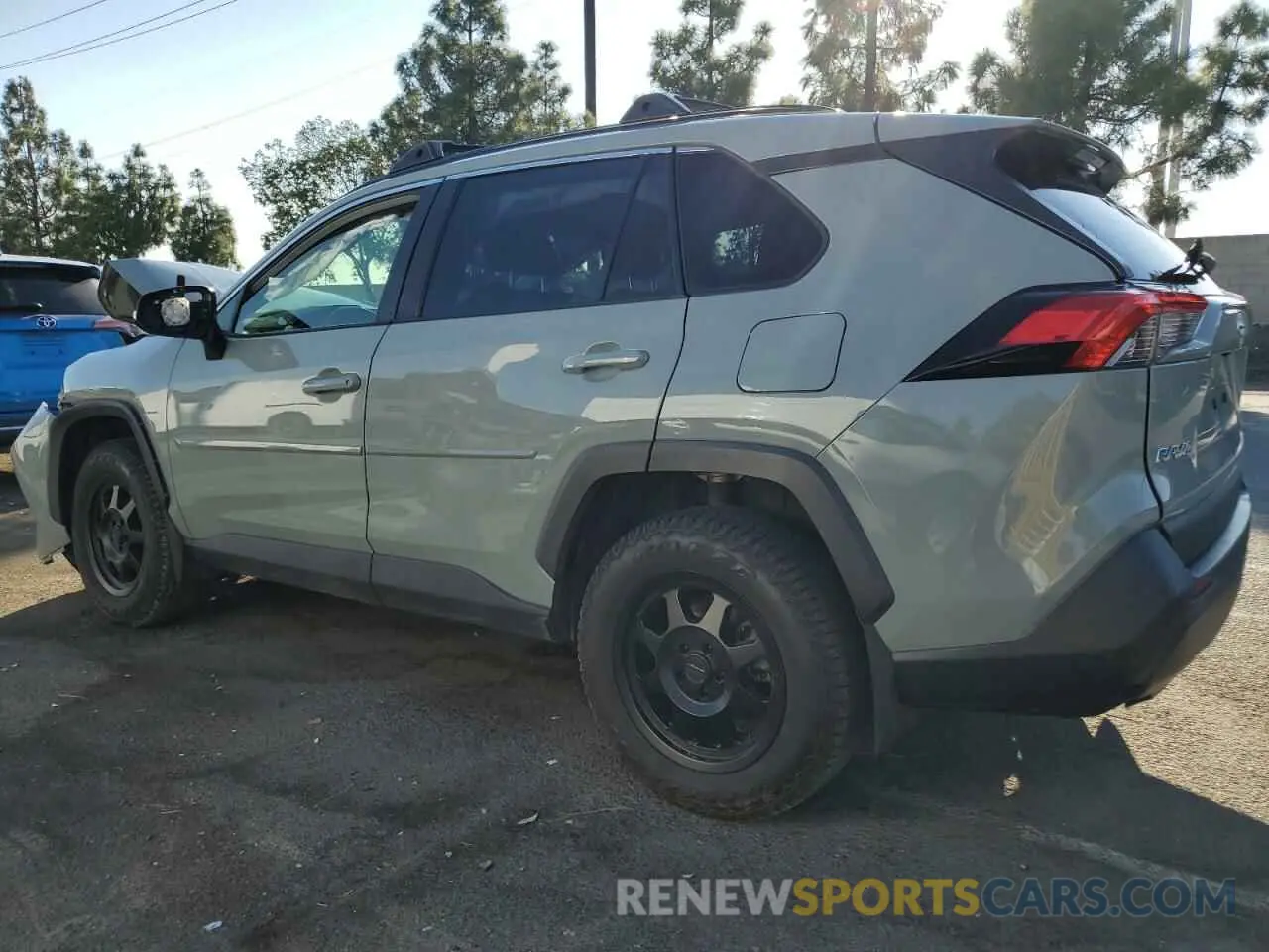 2 Photograph of a damaged car JTMP1RFVXKD016964 TOYOTA RAV4 2019