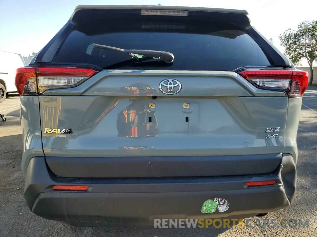 6 Photograph of a damaged car JTMP1RFVXKD016964 TOYOTA RAV4 2019