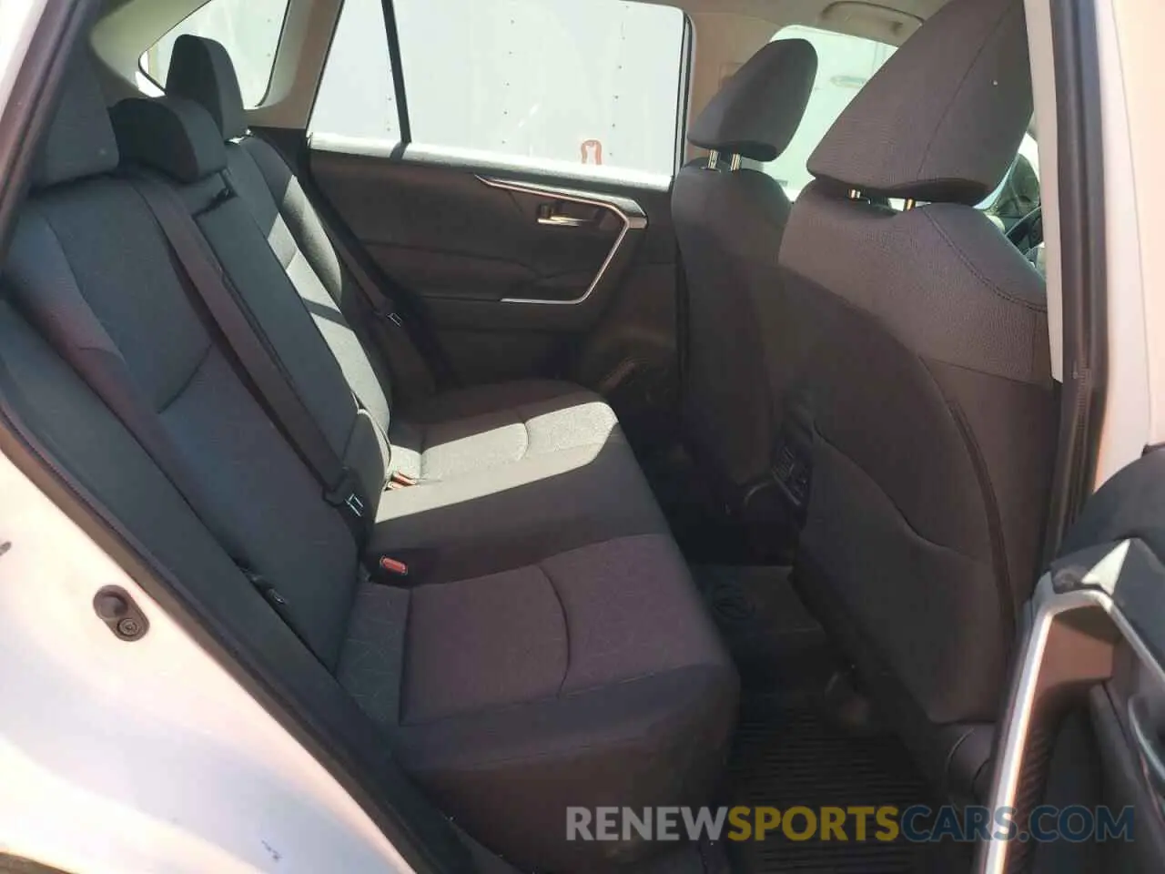 11 Photograph of a damaged car JTMP1RFVXKD021338 TOYOTA RAV4 2019