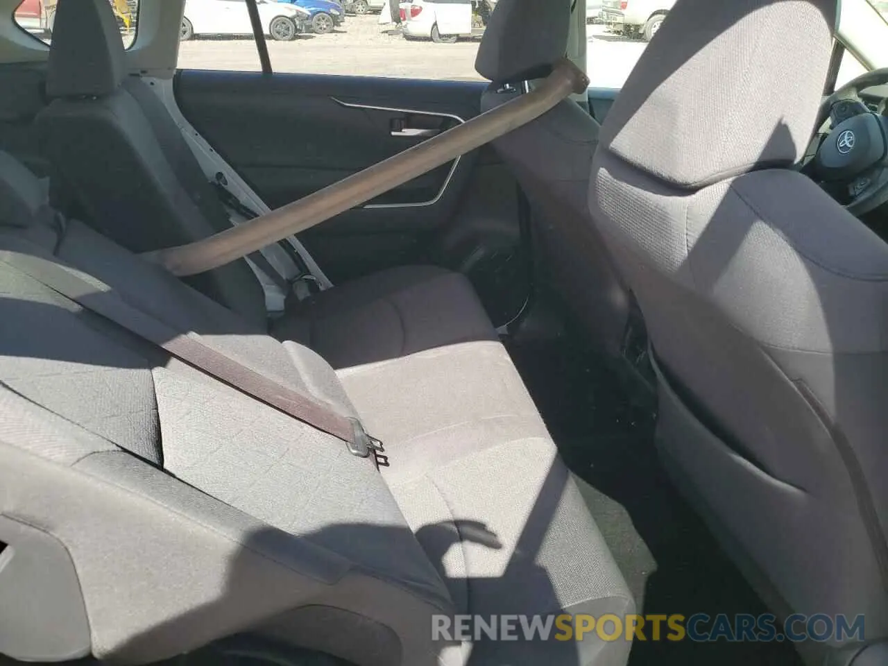 10 Photograph of a damaged car JTMP1RFVXKD023638 TOYOTA RAV4 2019