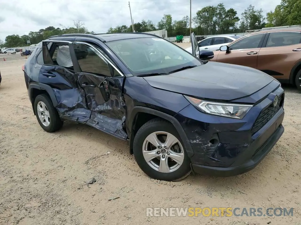 4 Photograph of a damaged car JTMP1RFVXKD023736 TOYOTA RAV4 2019