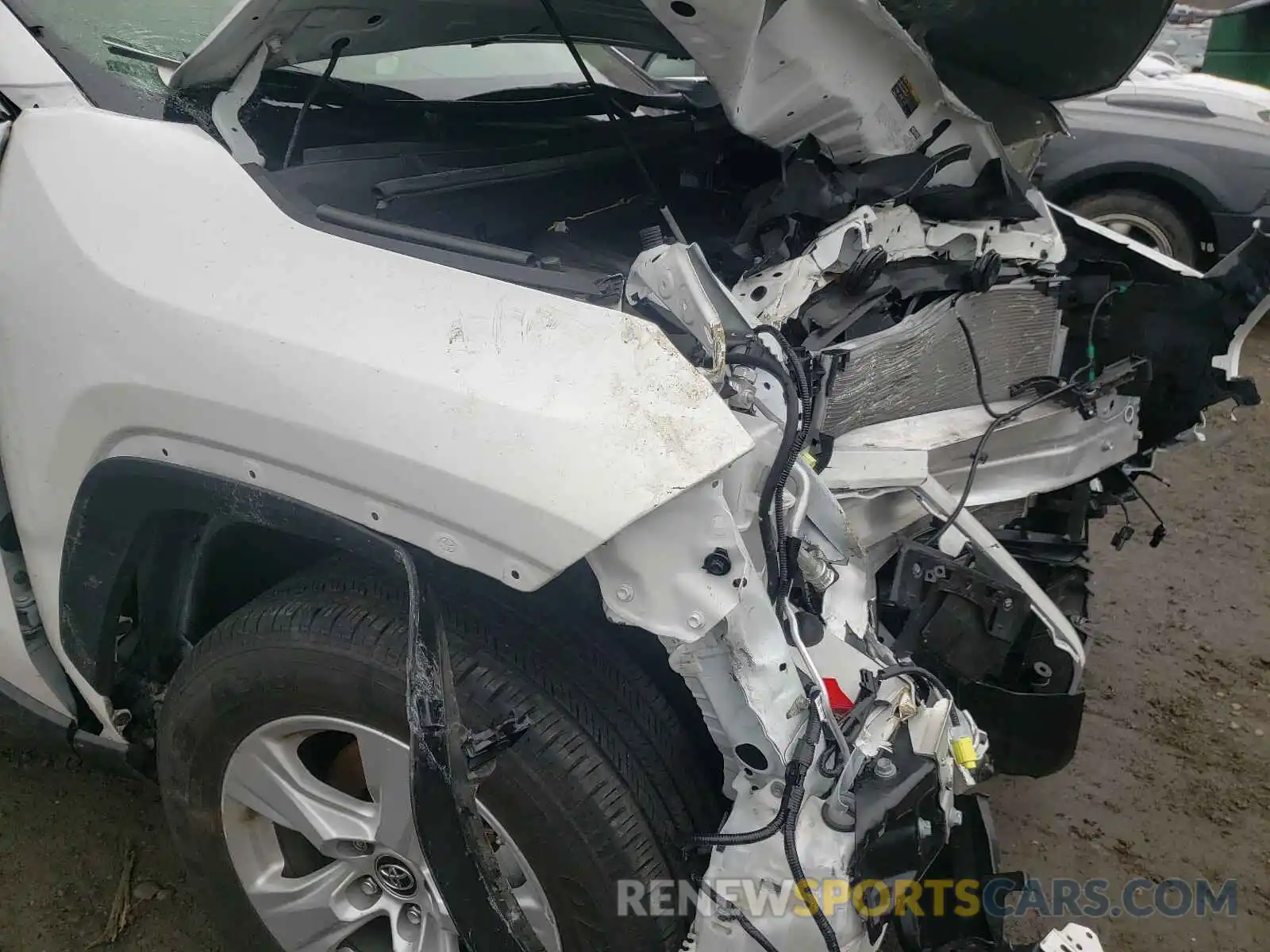 9 Photograph of a damaged car JTMP1RFVXKD032002 TOYOTA RAV4 2019