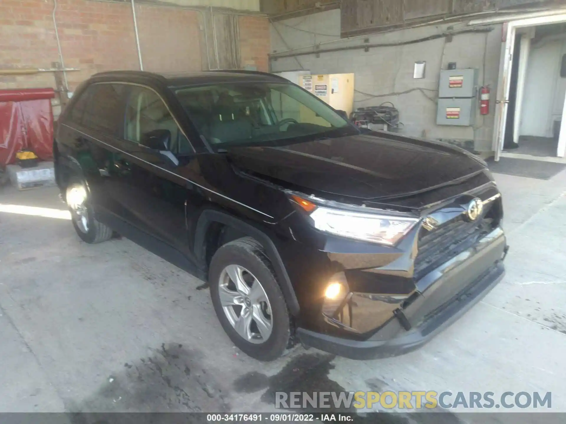 1 Photograph of a damaged car JTMP1RFVXKD035353 TOYOTA RAV4 2019