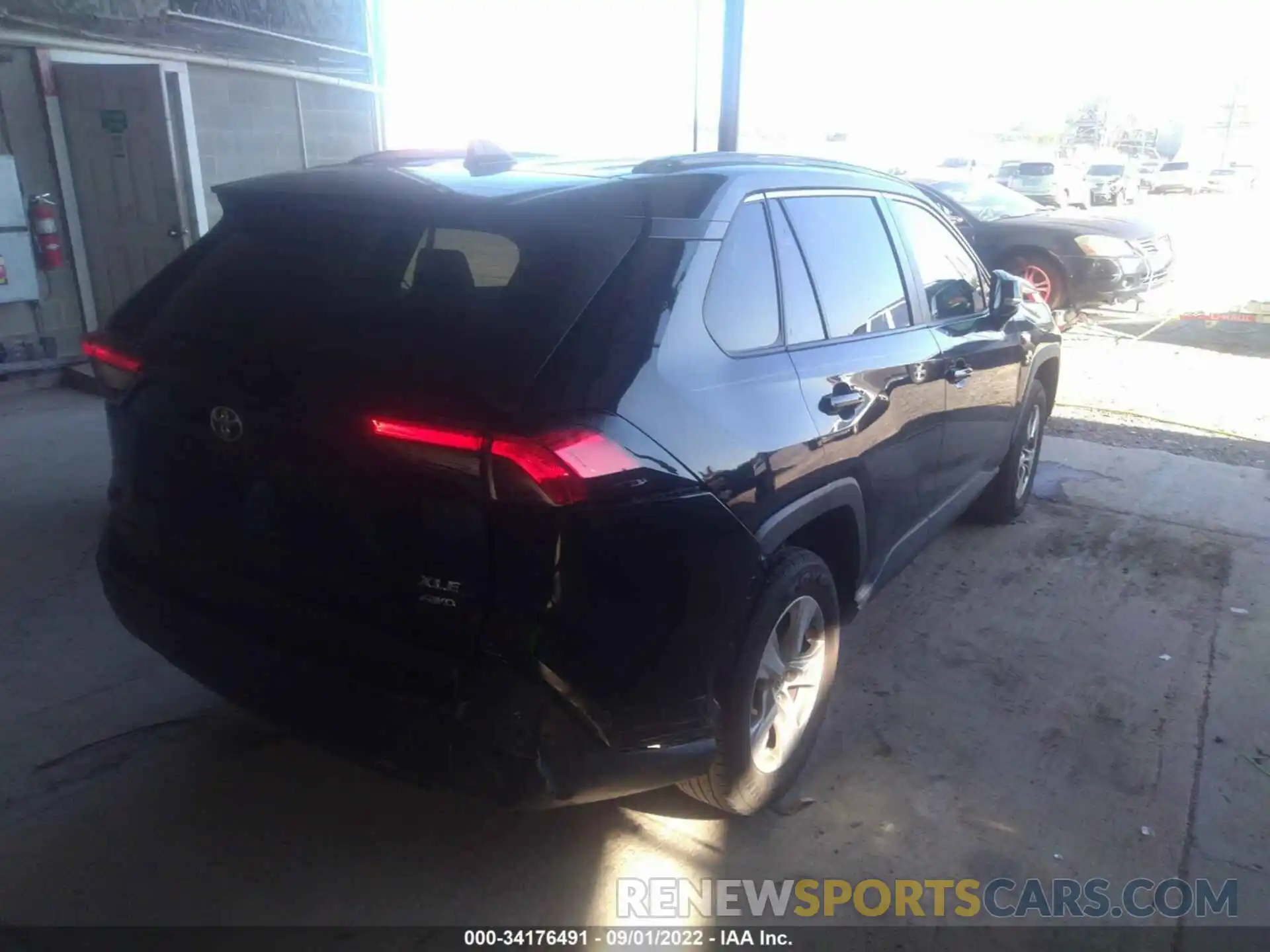 4 Photograph of a damaged car JTMP1RFVXKD035353 TOYOTA RAV4 2019