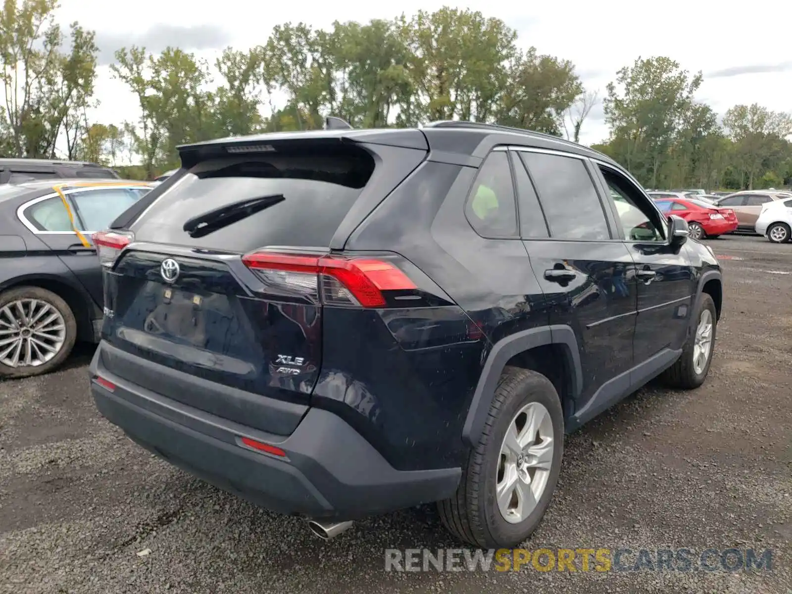 4 Photograph of a damaged car JTMP1RFVXKD037684 TOYOTA RAV4 2019