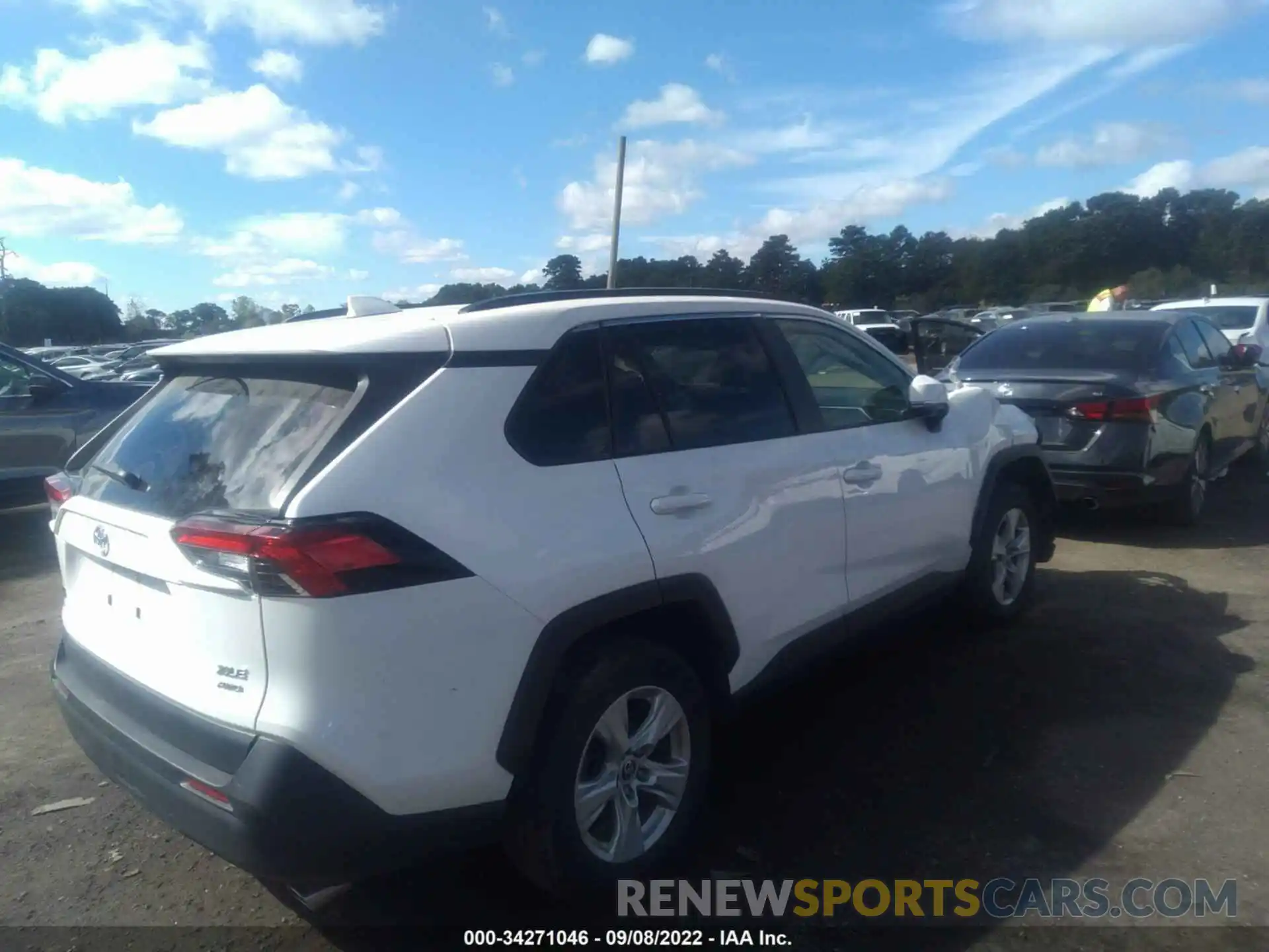 4 Photograph of a damaged car JTMP1RFVXKD046451 TOYOTA RAV4 2019