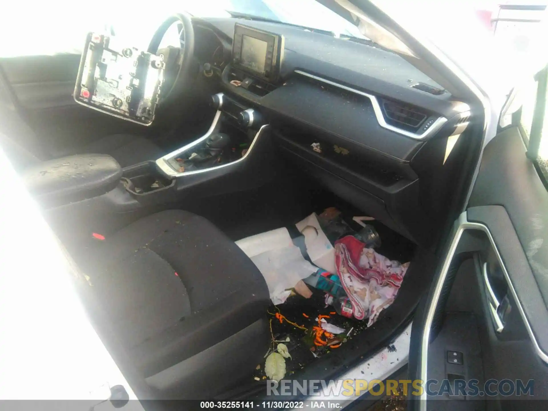 5 Photograph of a damaged car JTMP1RFVXKD502979 TOYOTA RAV4 2019