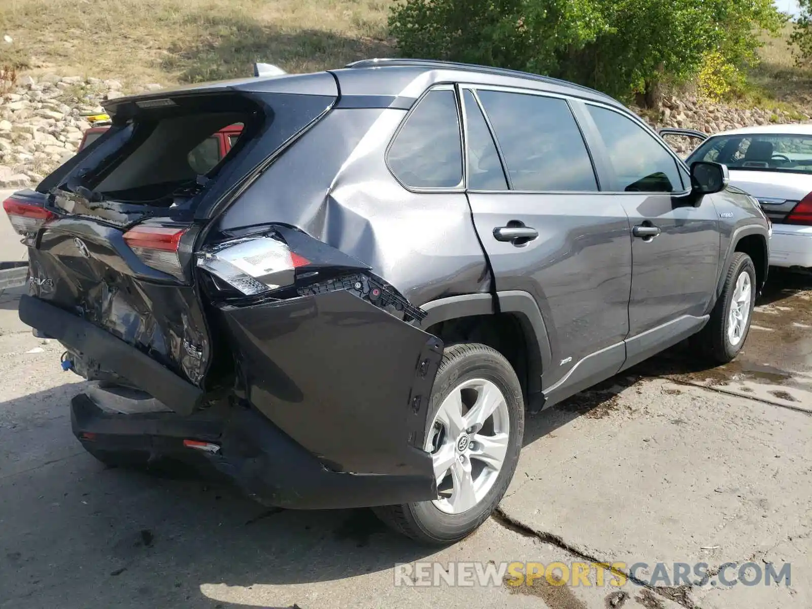 4 Photograph of a damaged car JTMRWRFV1KJ004939 TOYOTA RAV4 2019