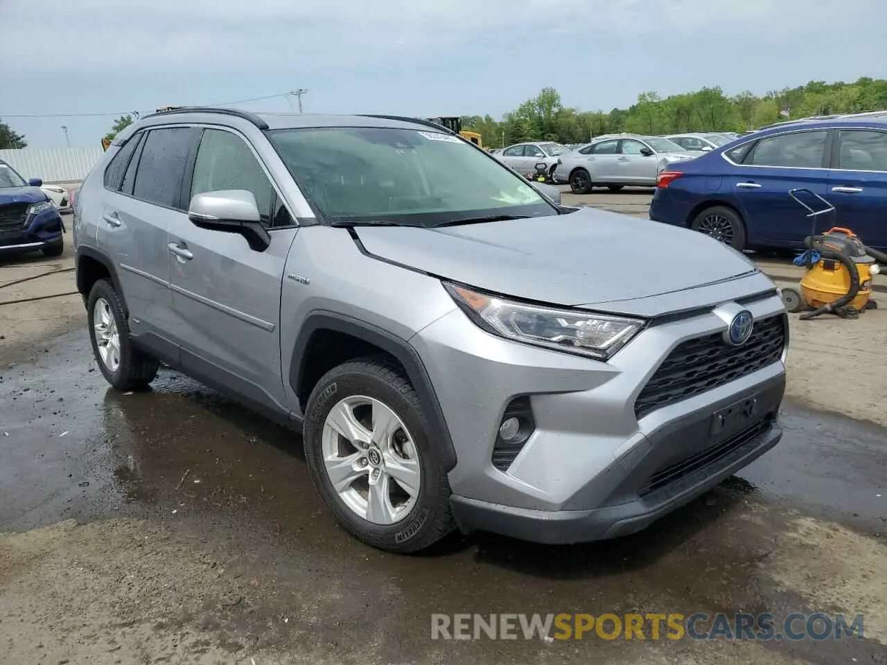 4 Photograph of a damaged car JTMRWRFV2KD009419 TOYOTA RAV4 2019
