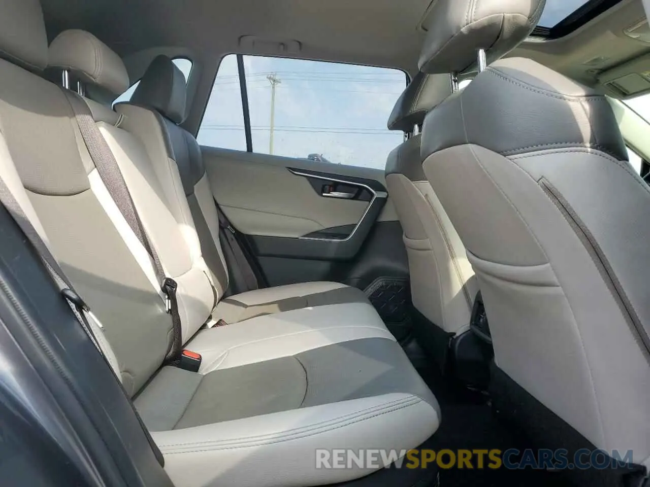 11 Photograph of a damaged car JTMRWRFV2KD030268 TOYOTA RAV4 2019
