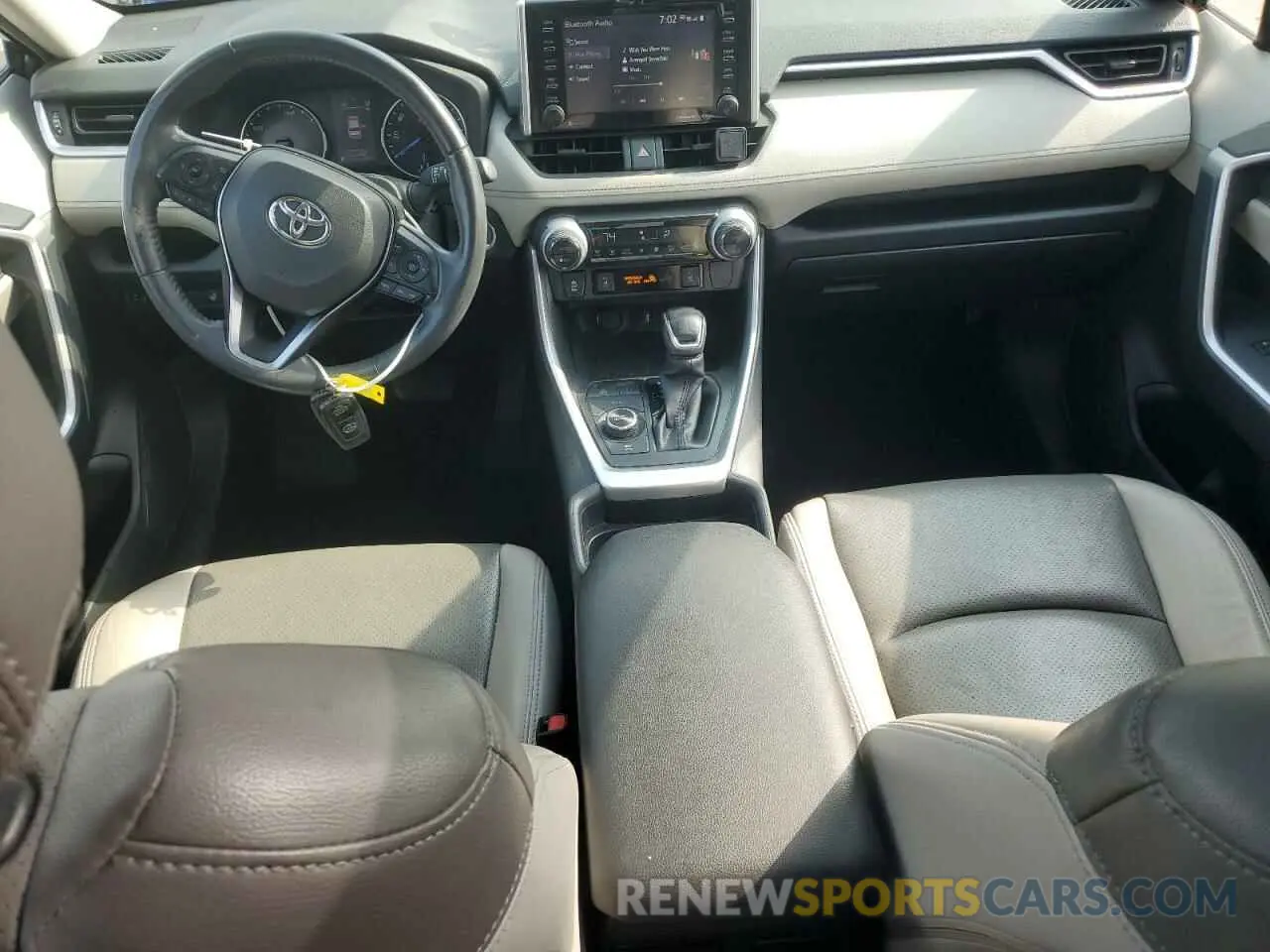 8 Photograph of a damaged car JTMRWRFV2KD030268 TOYOTA RAV4 2019