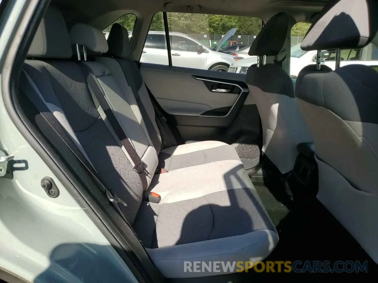 11 Photograph of a damaged car JTMRWRFV2KD043277 TOYOTA RAV4 2019