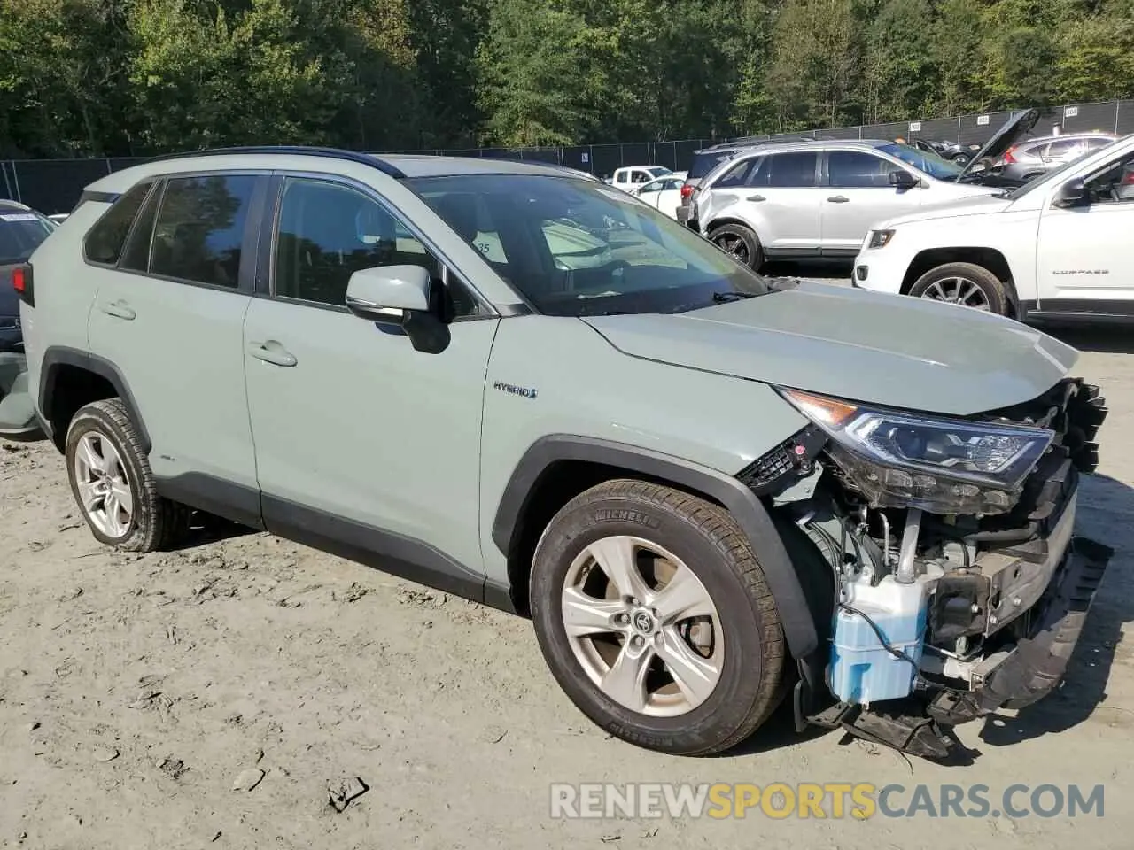 4 Photograph of a damaged car JTMRWRFV2KD043277 TOYOTA RAV4 2019