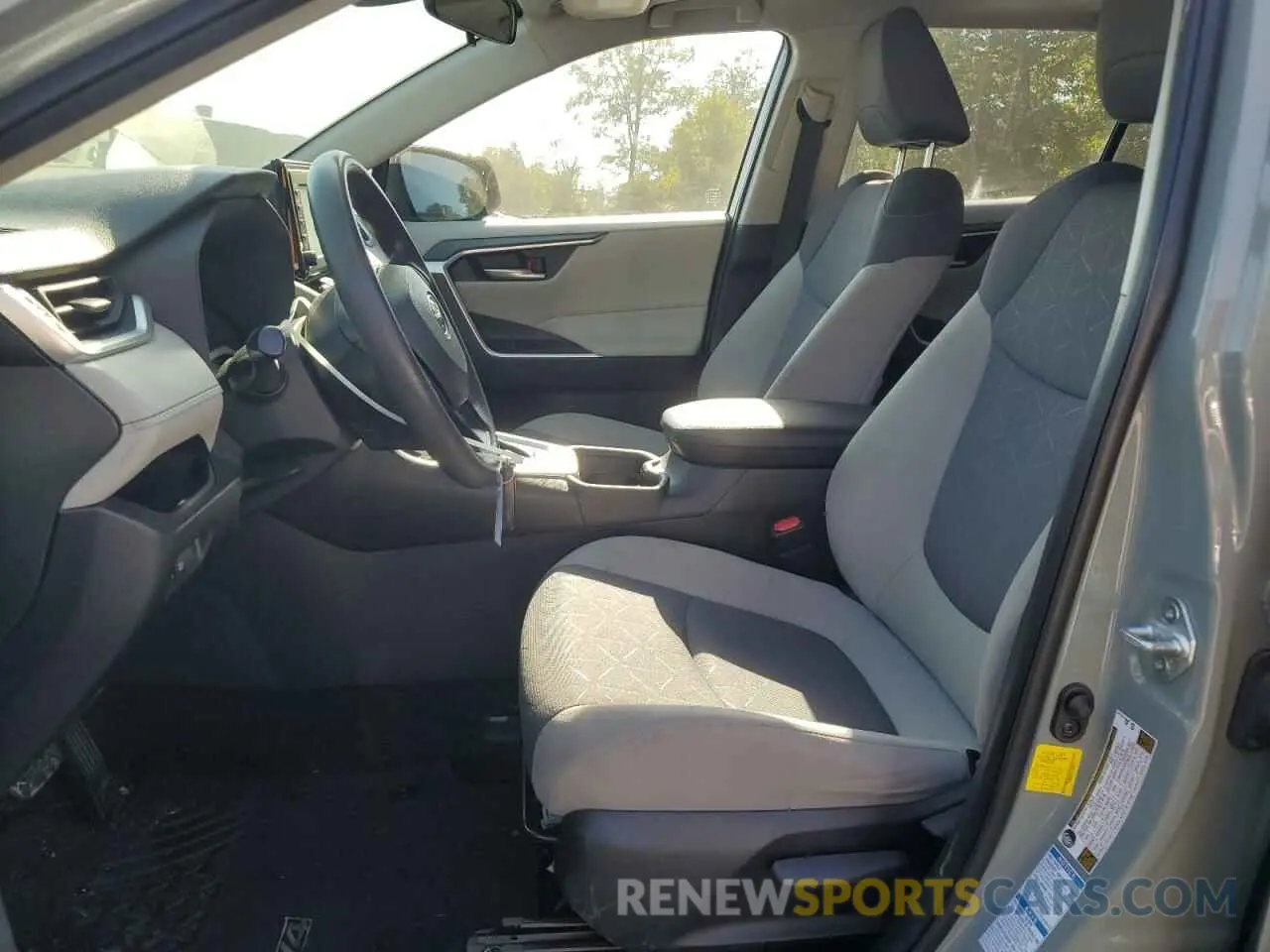 7 Photograph of a damaged car JTMRWRFV2KD043277 TOYOTA RAV4 2019