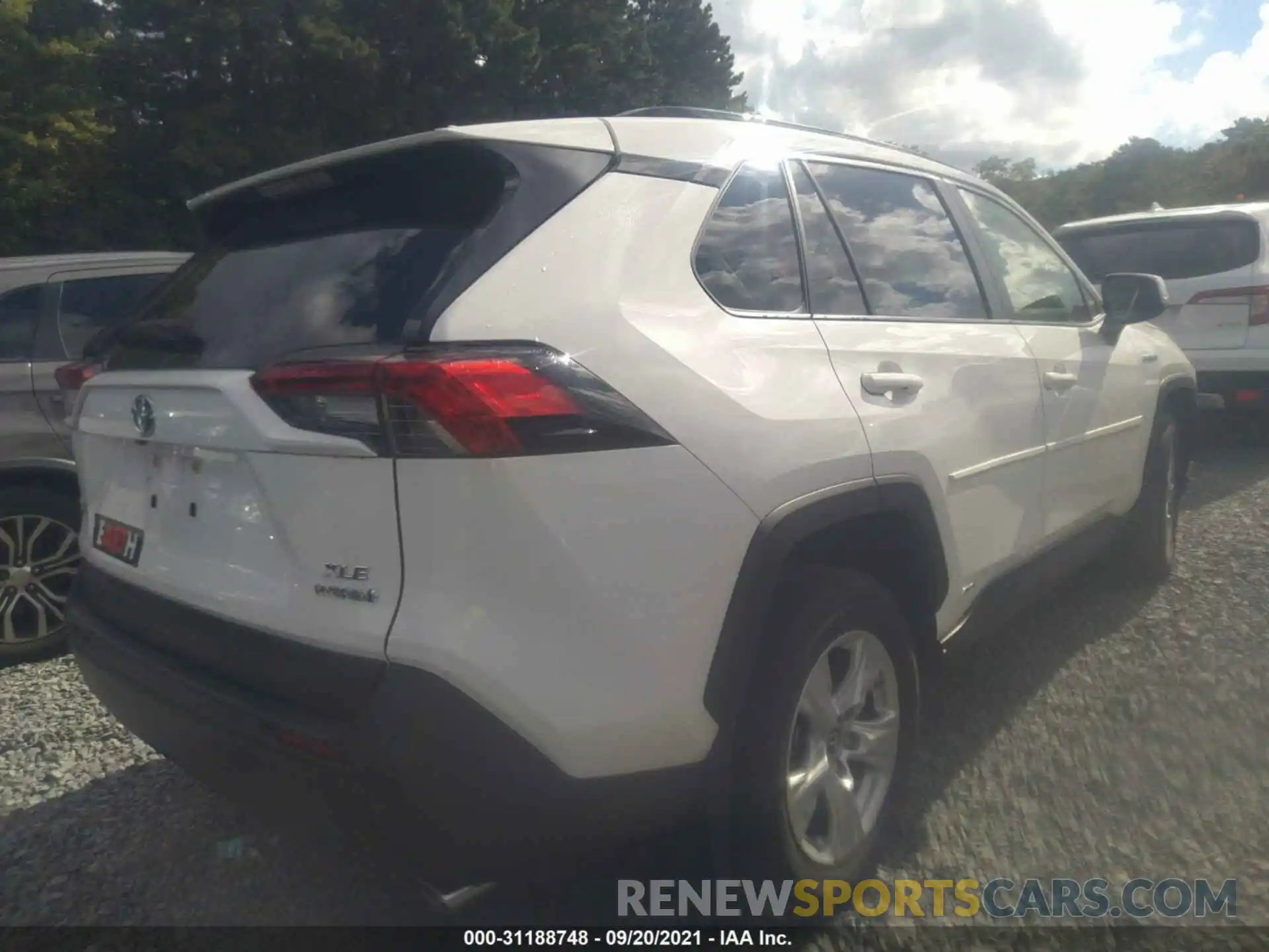 4 Photograph of a damaged car JTMRWRFV4KD028280 TOYOTA RAV4 2019