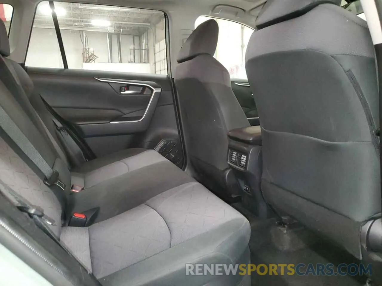 11 Photograph of a damaged car JTMRWRFV4KD032801 TOYOTA RAV4 2019