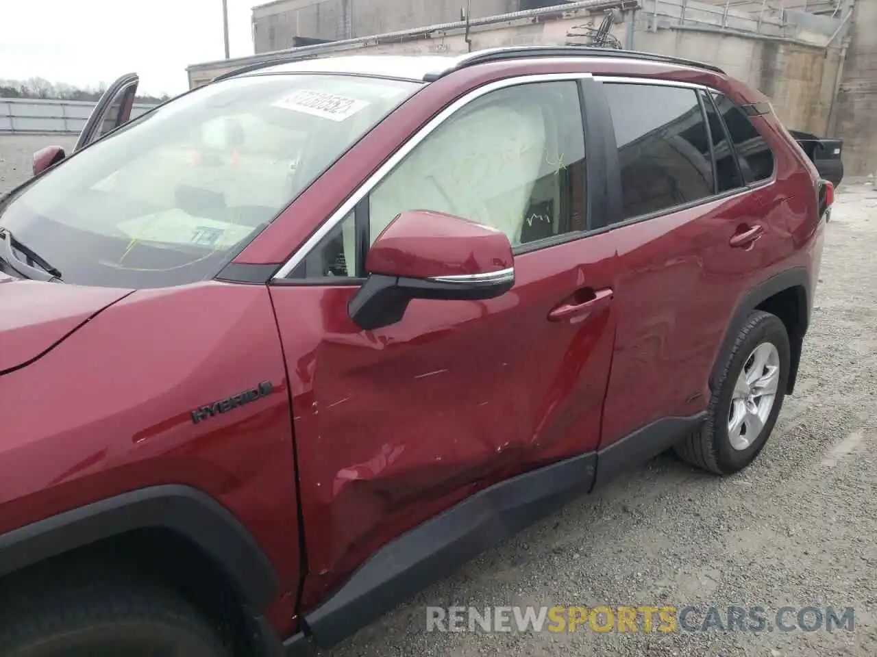 9 Photograph of a damaged car JTMRWRFV6KD037028 TOYOTA RAV4 2019