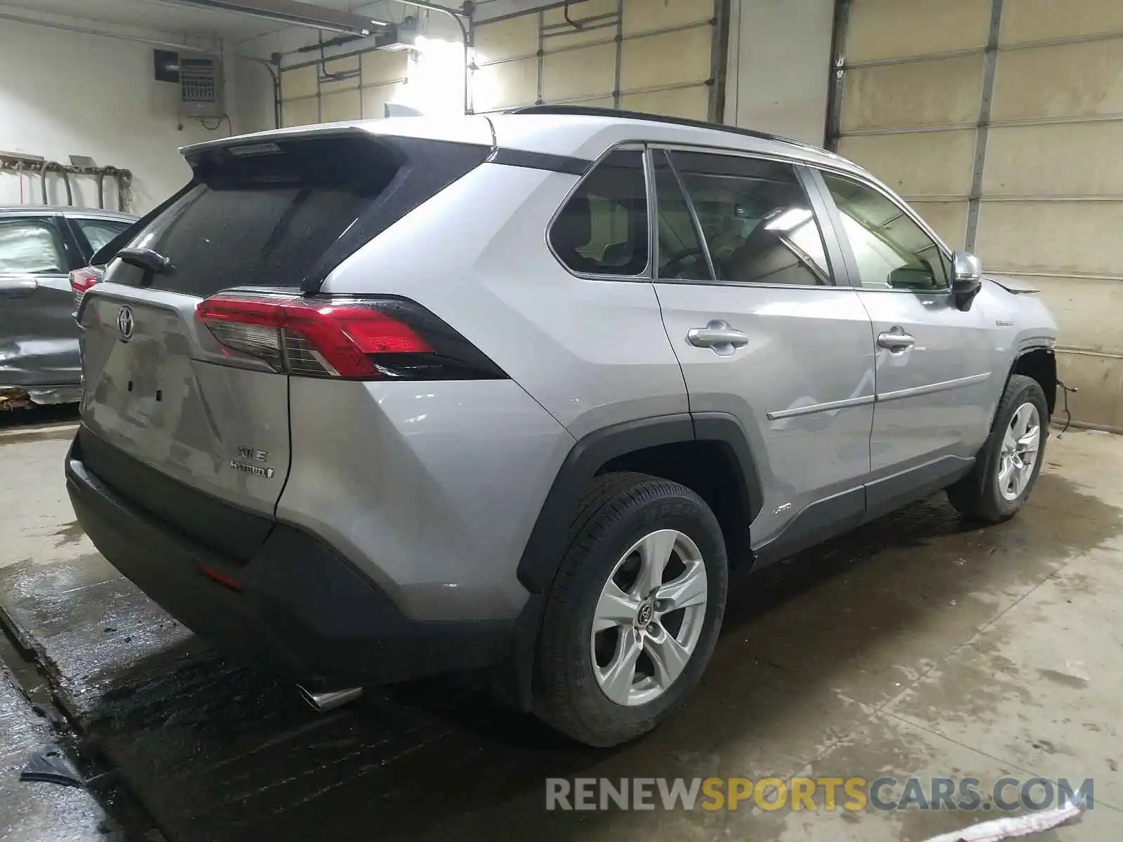 4 Photograph of a damaged car JTMRWRFV7KD026622 TOYOTA RAV4 2019