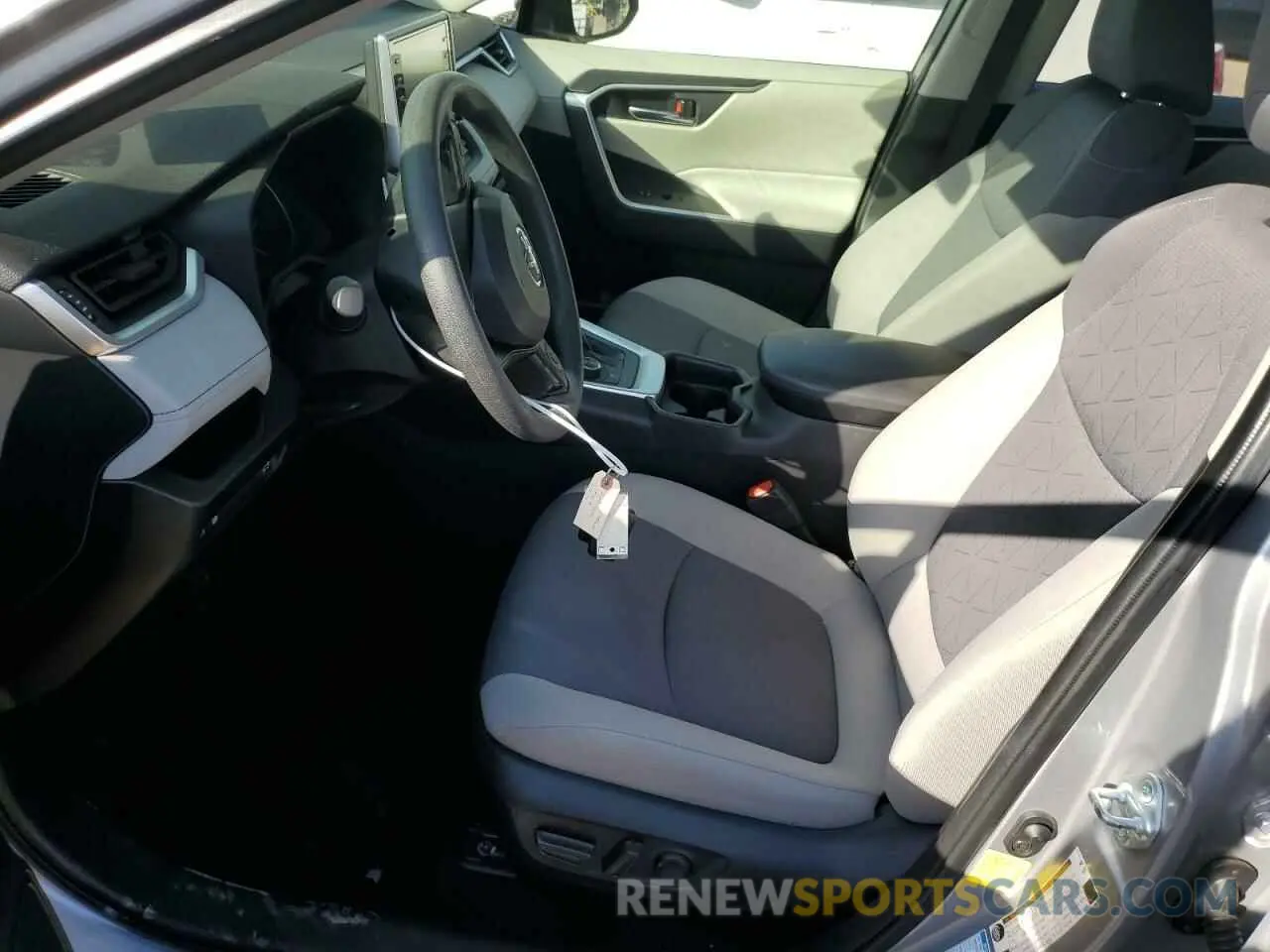7 Photograph of a damaged car JTMRWRFV8KD006993 TOYOTA RAV4 2019