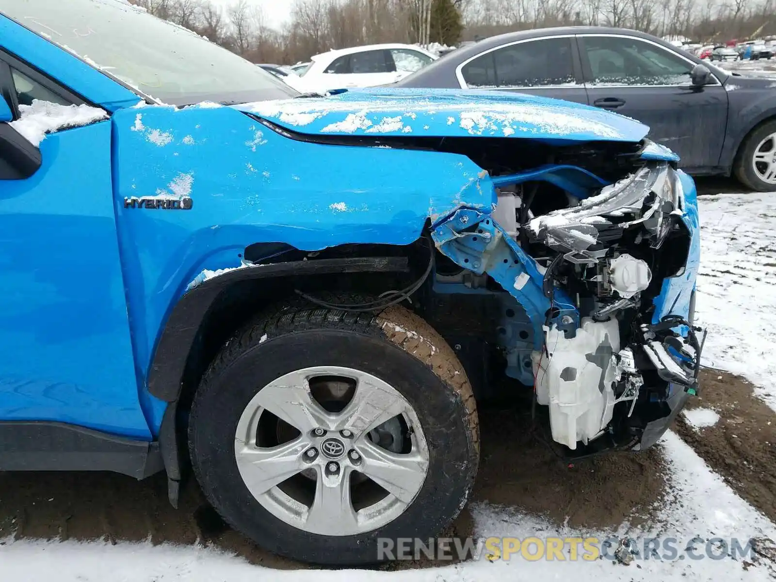 9 Photograph of a damaged car JTMRWRFV8KD014463 TOYOTA RAV4 2019