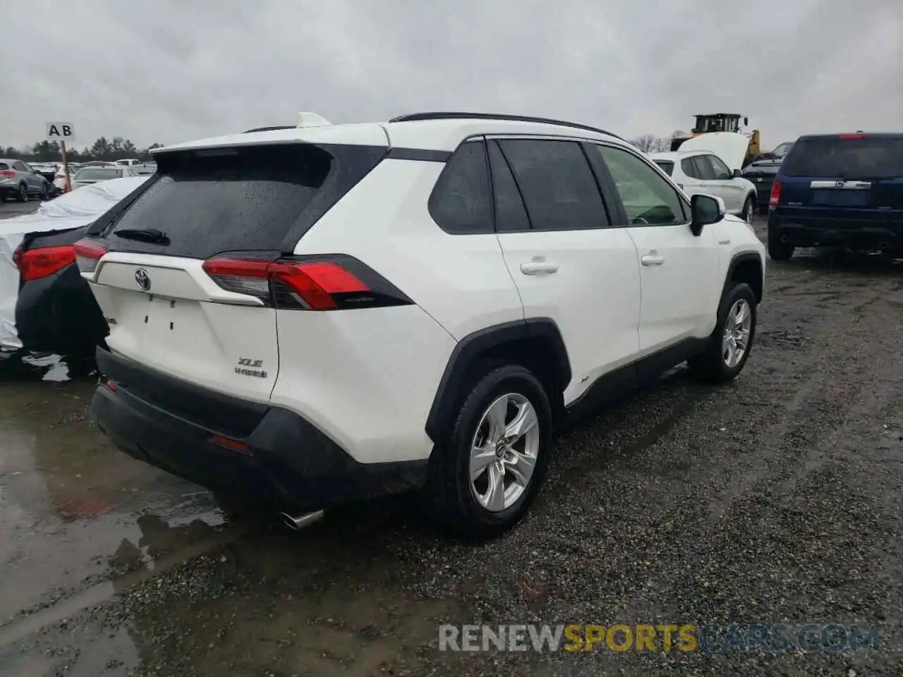 4 Photograph of a damaged car JTMRWRFV9KD012351 TOYOTA RAV4 2019