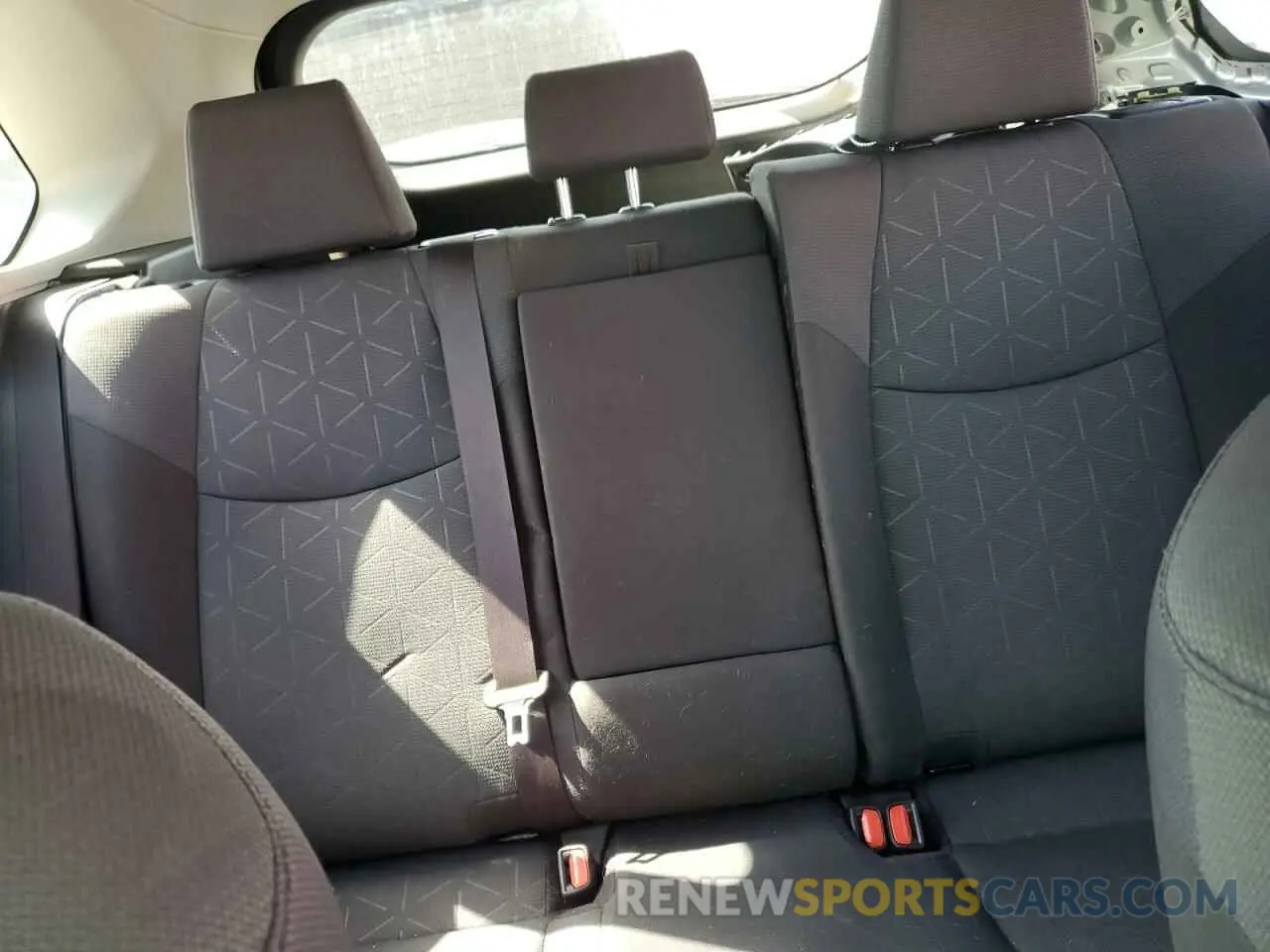 10 Photograph of a damaged car JTMRWRFVXKD010639 TOYOTA RAV4 2019