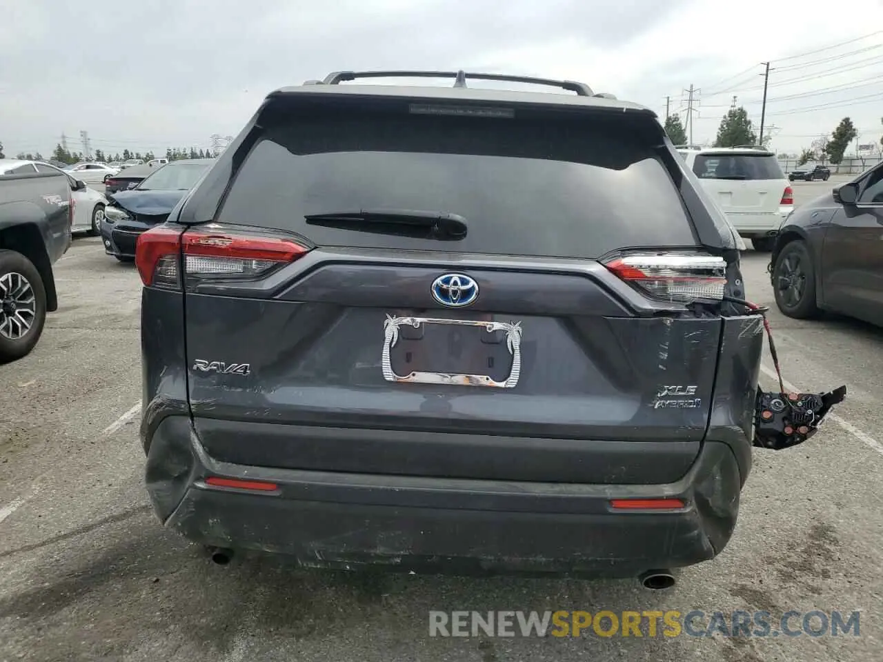 6 Photograph of a damaged car JTMRWRFVXKD015906 TOYOTA RAV4 2019