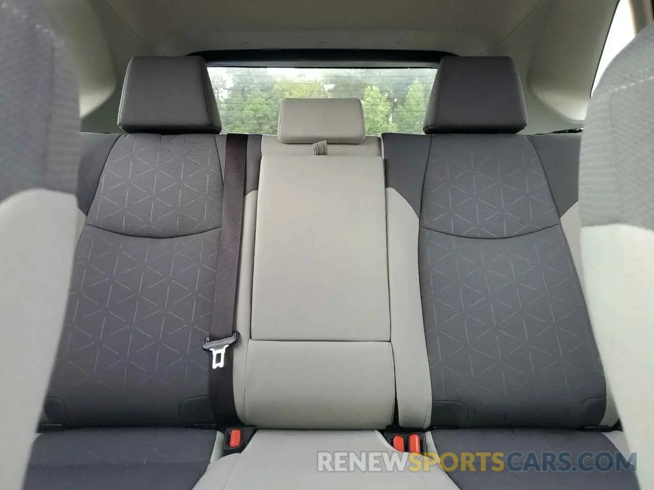 10 Photograph of a damaged car JTMRWRFVXKD517069 TOYOTA RAV4 2019