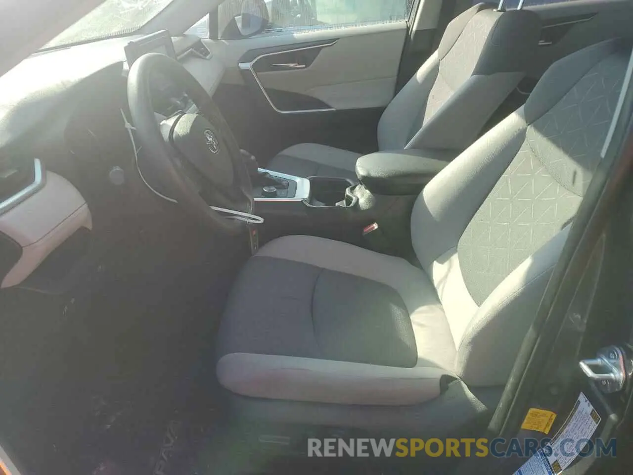 7 Photograph of a damaged car JTMRWRFVXKD517069 TOYOTA RAV4 2019