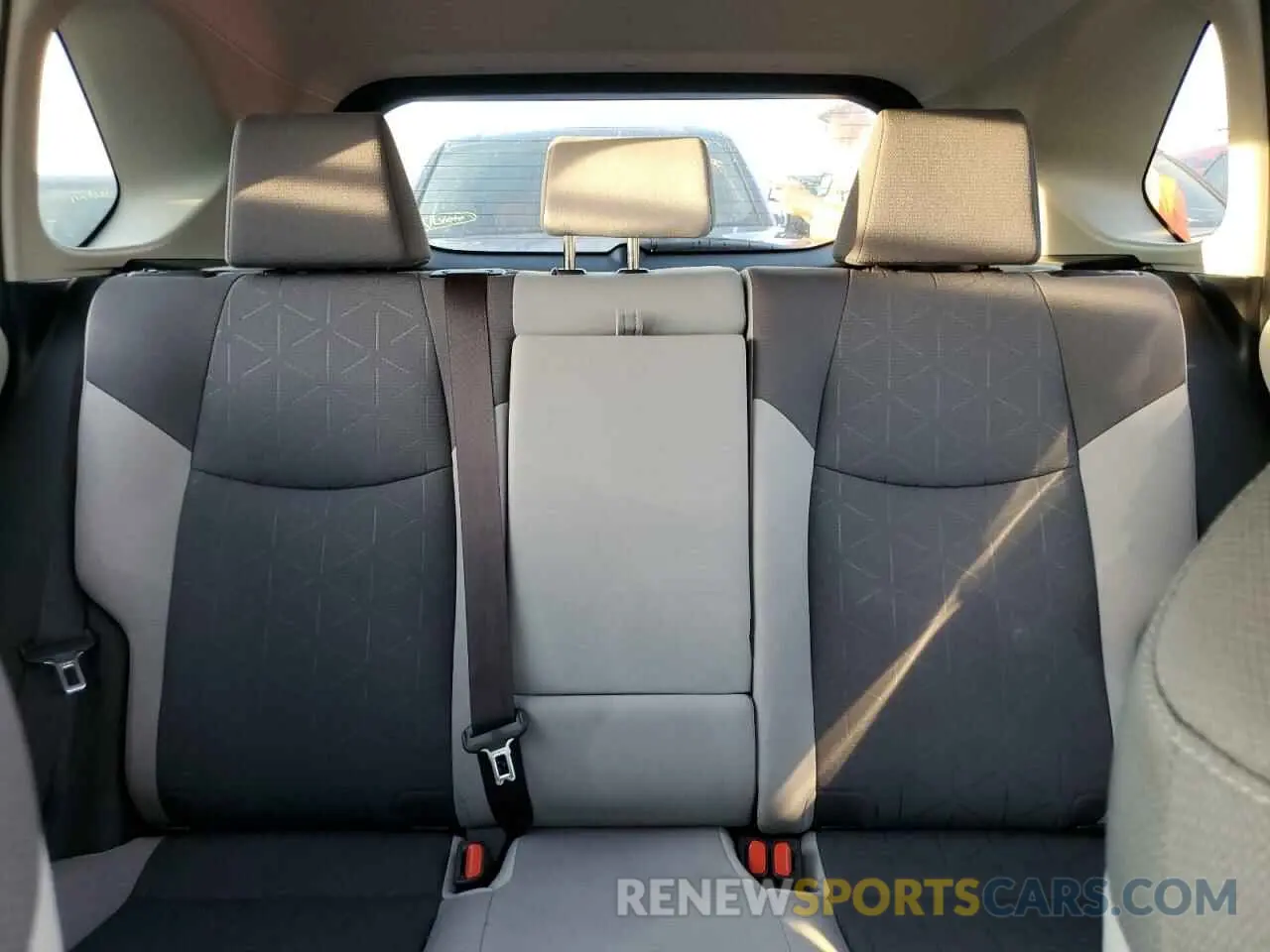 10 Photograph of a damaged car JTMW1RFV0KD017651 TOYOTA RAV4 2019