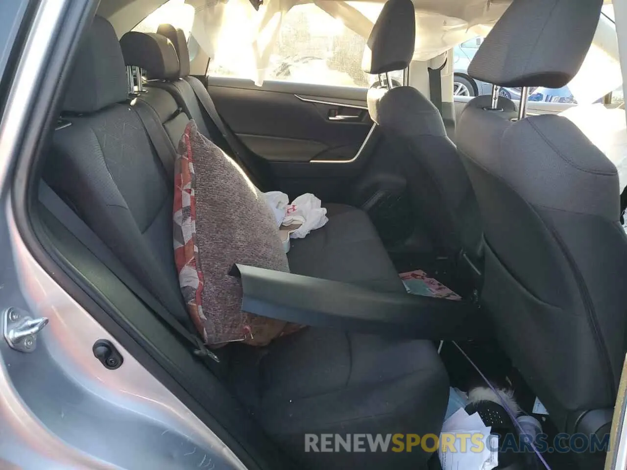 12 Photograph of a damaged car JTMW1RFV0KD030321 TOYOTA RAV4 2019