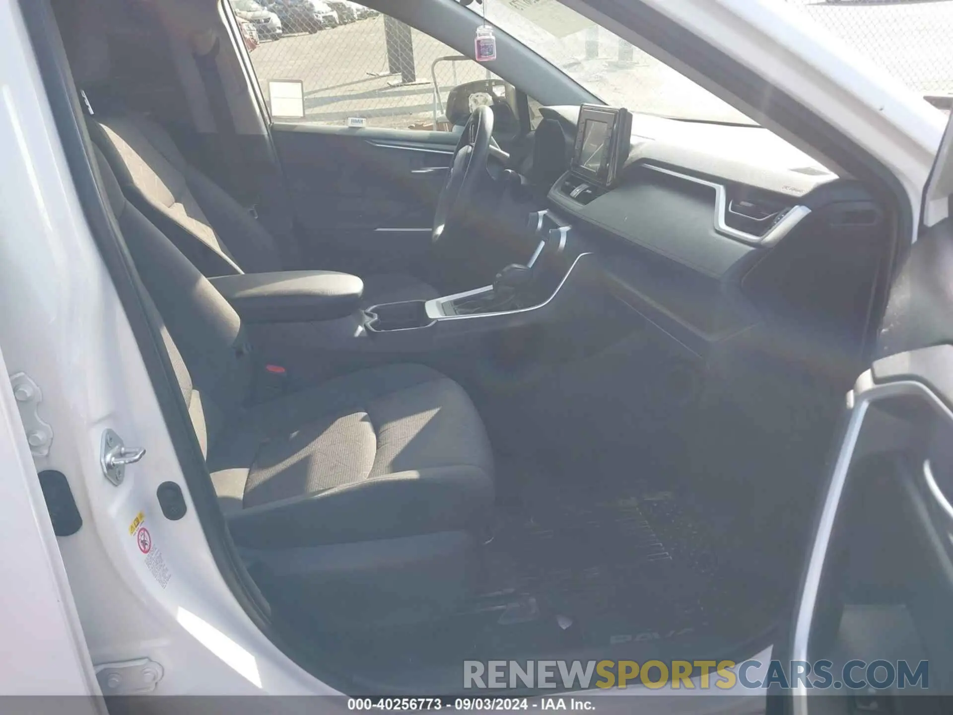 5 Photograph of a damaged car JTMW1RFV0KD513968 TOYOTA RAV4 2019
