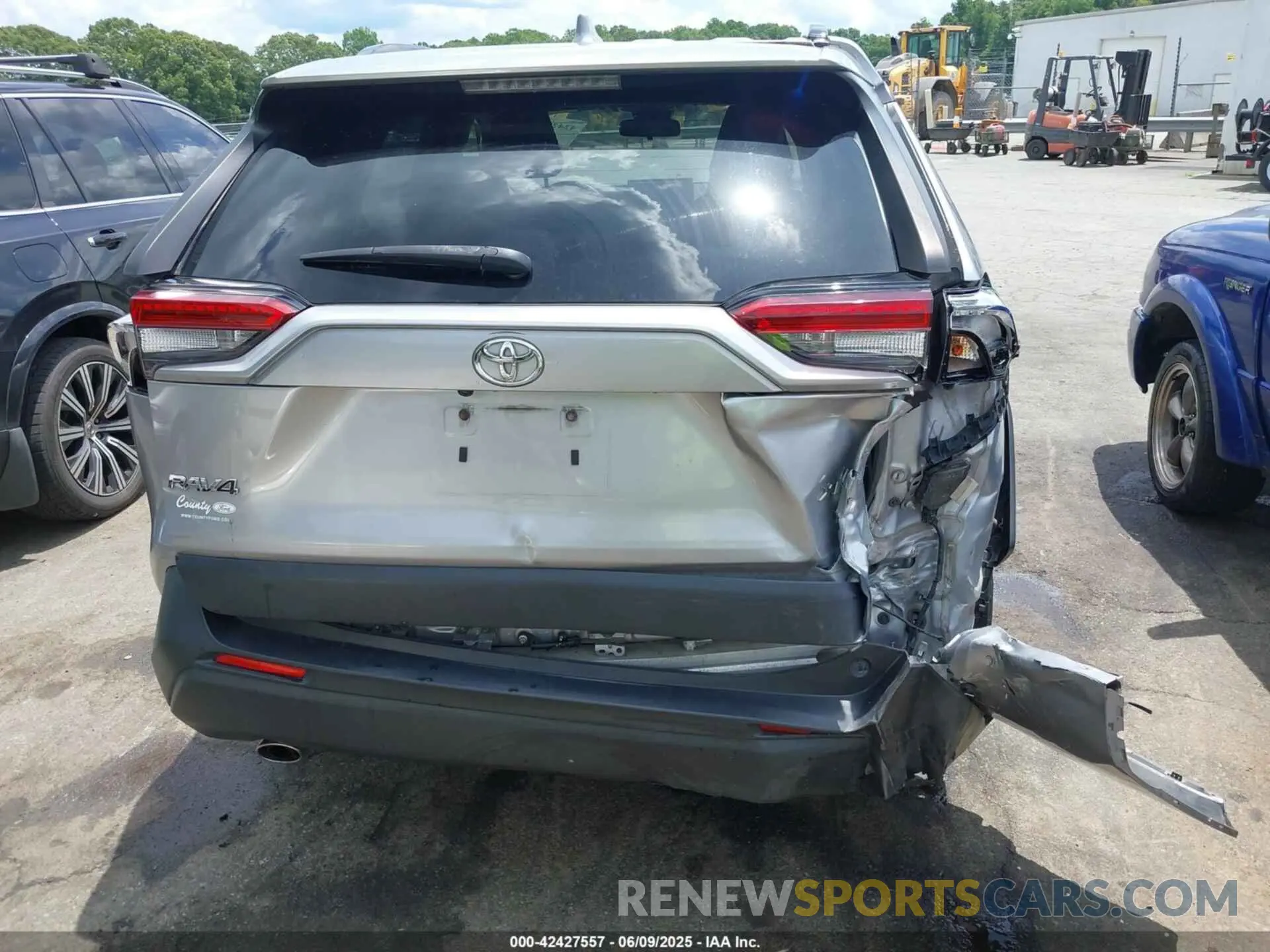 19 Photograph of a damaged car JTMW1RFV1KD505216 TOYOTA RAV4 2019
