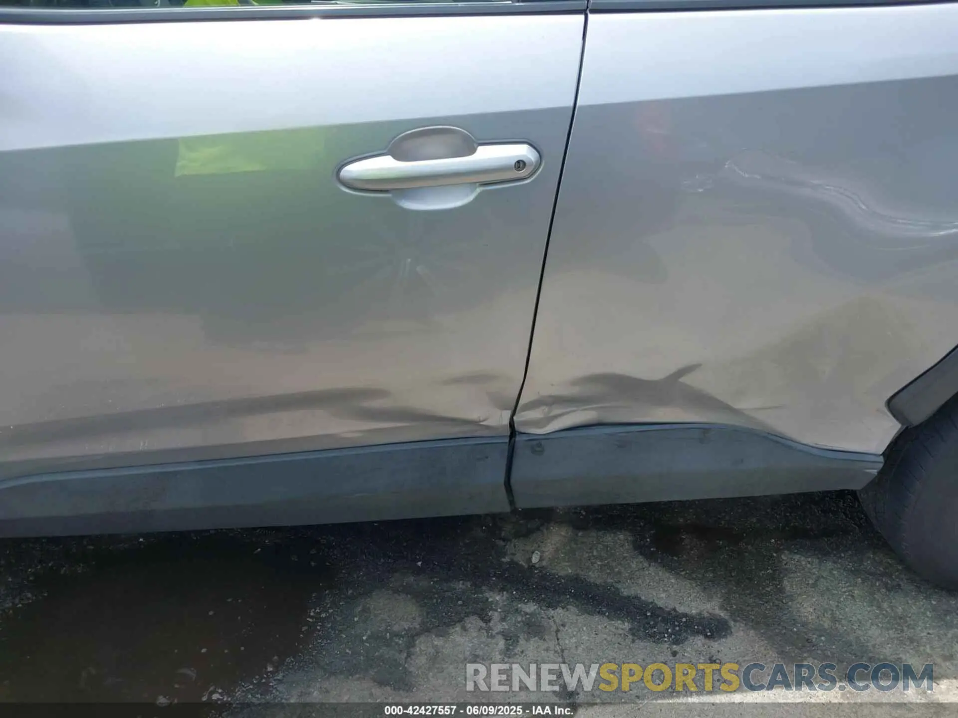 6 Photograph of a damaged car JTMW1RFV1KD505216 TOYOTA RAV4 2019