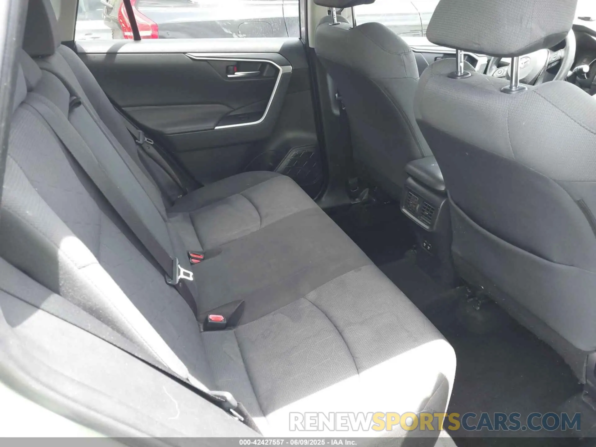 8 Photograph of a damaged car JTMW1RFV1KD505216 TOYOTA RAV4 2019
