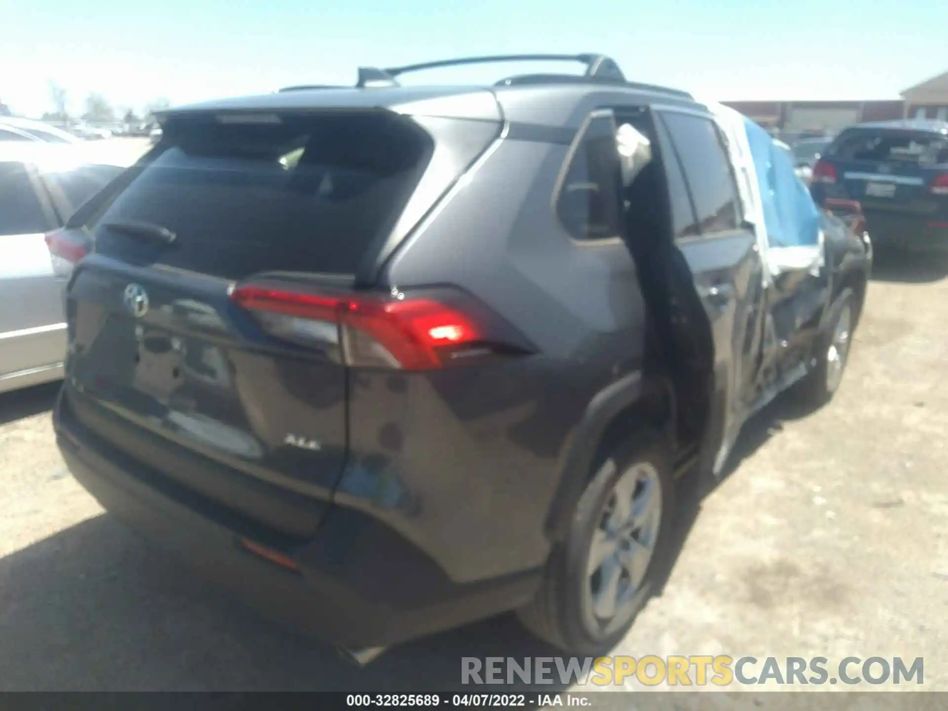 4 Photograph of a damaged car JTMW1RFV1KD512134 TOYOTA RAV4 2019