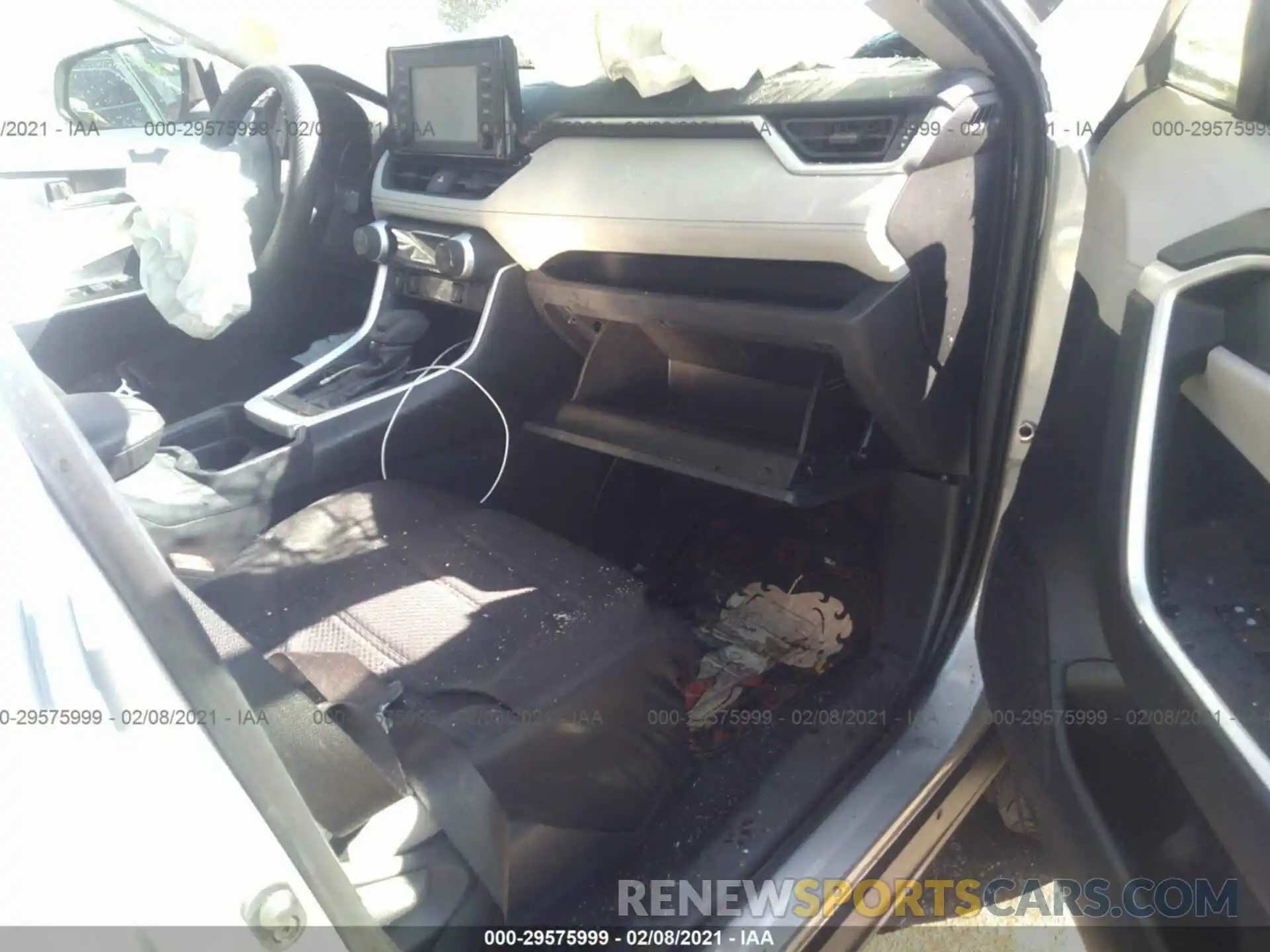 5 Photograph of a damaged car JTMW1RFV1KJ002979 TOYOTA RAV4 2019